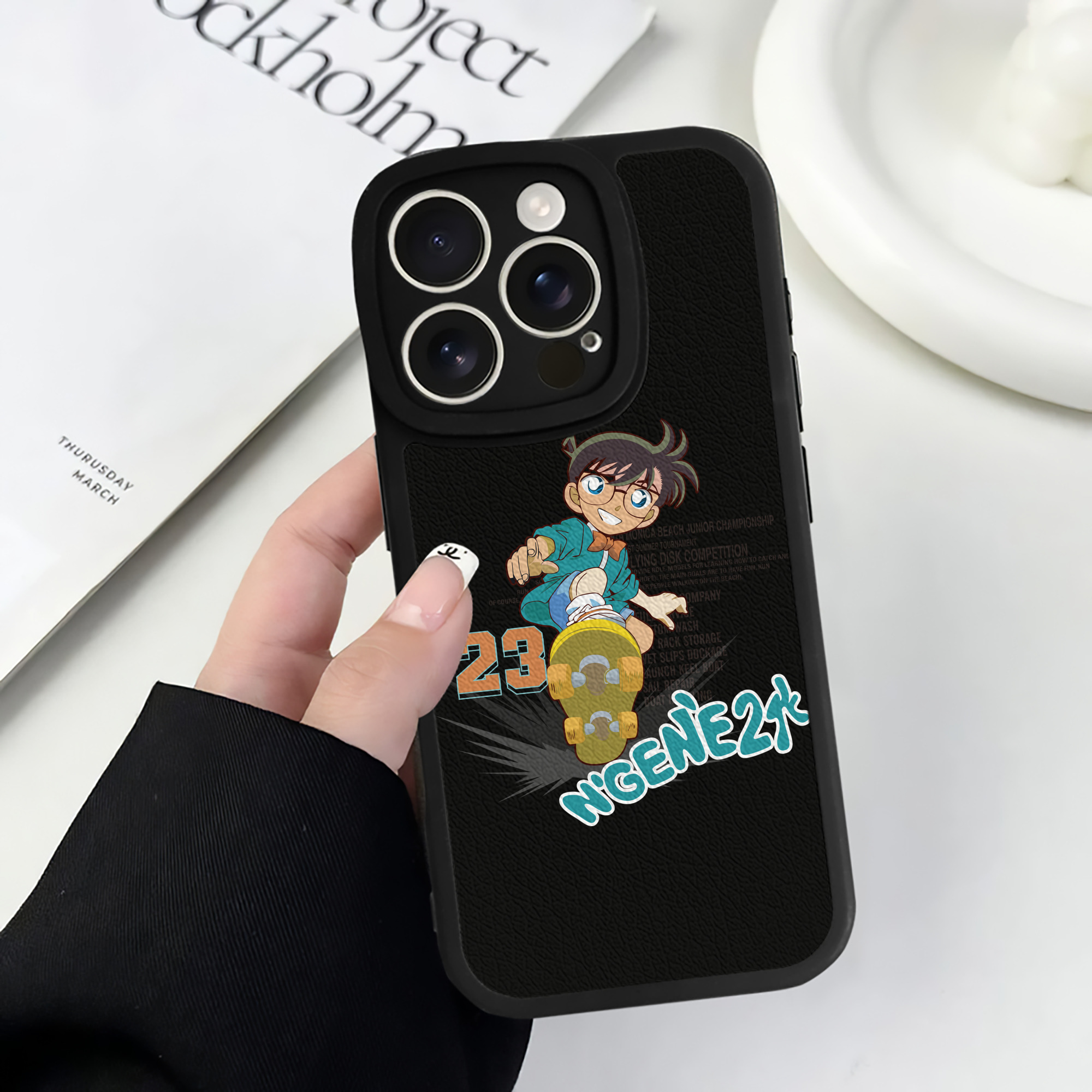 （画像用） 名探偵コナン 江戸川 コナン Detective Conan Conan Edogawa 【iPhone 16シリーズ対応】シリコンスマホケース（レザー調） 材質：シリコン